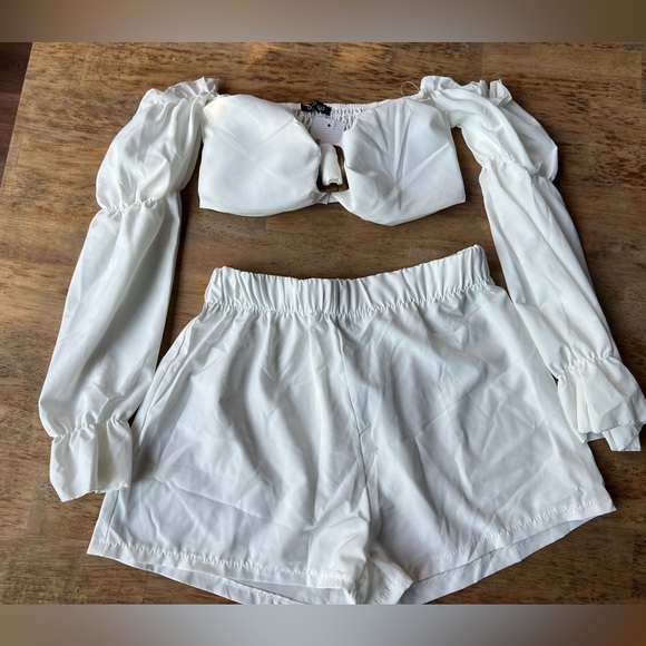 Boohoo Volume Sleeve Buckle Bralette & Short - NWT - Picture 1 of 3